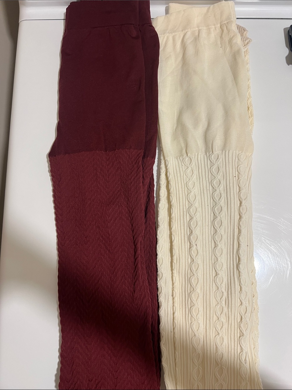 Hue tights Cable Knit Tights in Burgundy and Cream